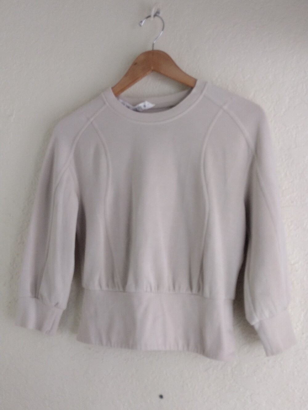 Lululemon Cream Cropped Pullover Sweatshirt Size 4 - Picture 4 of 7